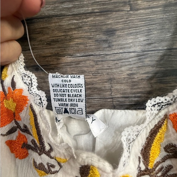 Elegant White Midi Dress with Orange Floral Accents - Picture 6 of 8